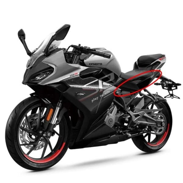 CFMoto 250SR 2020-2025 Sol Uzun Sele Altı Grenajı Paneli Parlak Siyah A
