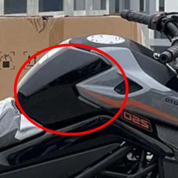CFMoto 250NK 2023-2025 Sağ Depo Yanı Arka Grenajı Paneli Parlak Siyah A