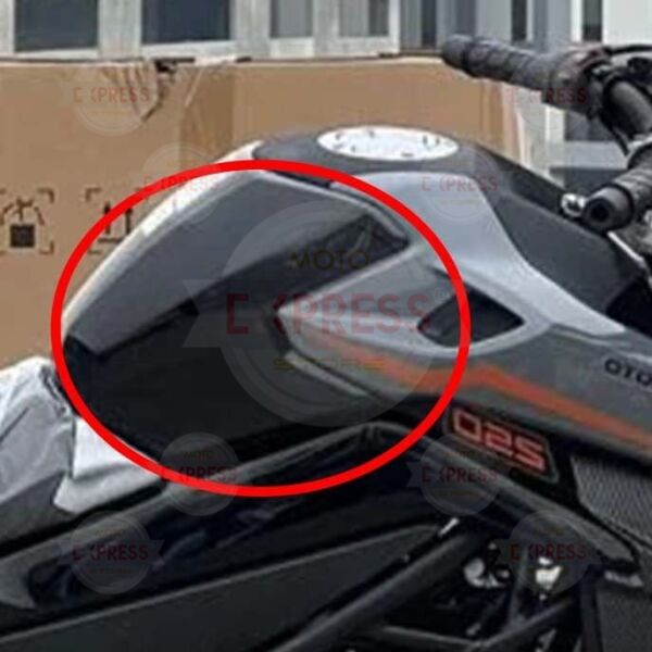 CFMoto 250NK 2023-2025 Sağ Depo Yanı Arka Grenajı Paneli Parlak Siyah A