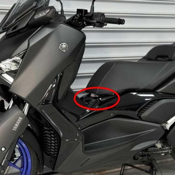 Yamaha Xmax250 2024-2025 Depo Arkası Sele Önünün Altı Grenajı Parlak Siyah A